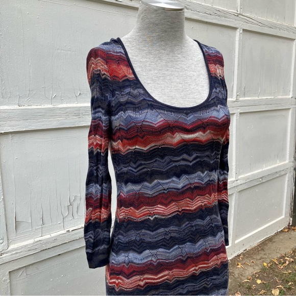 Guess Lightweight Knit Dress Multicolor Chevron 3/4 Sleeves with Navy Blue Slip - Picture 2 of 11